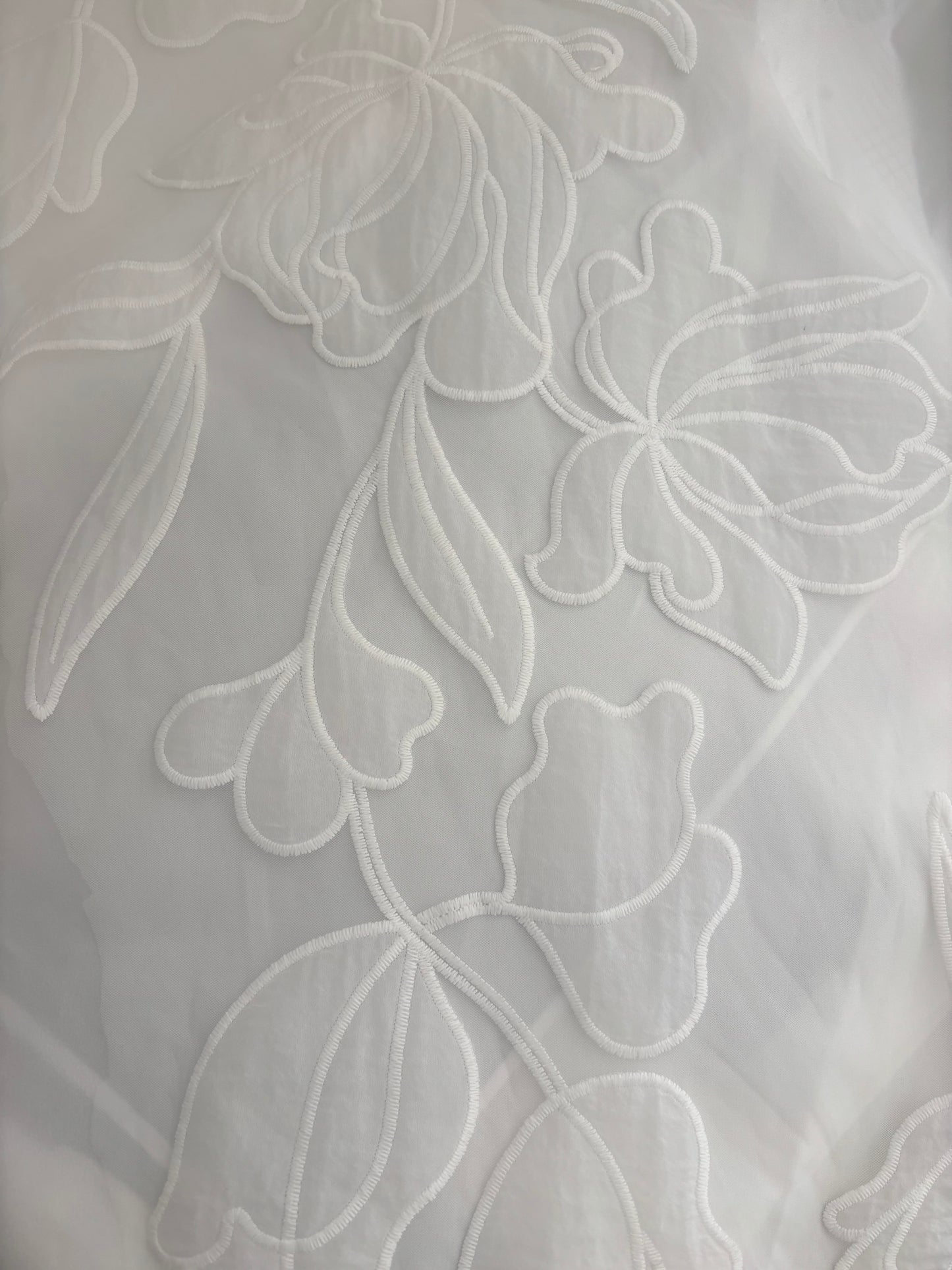 Tule bordado R0042