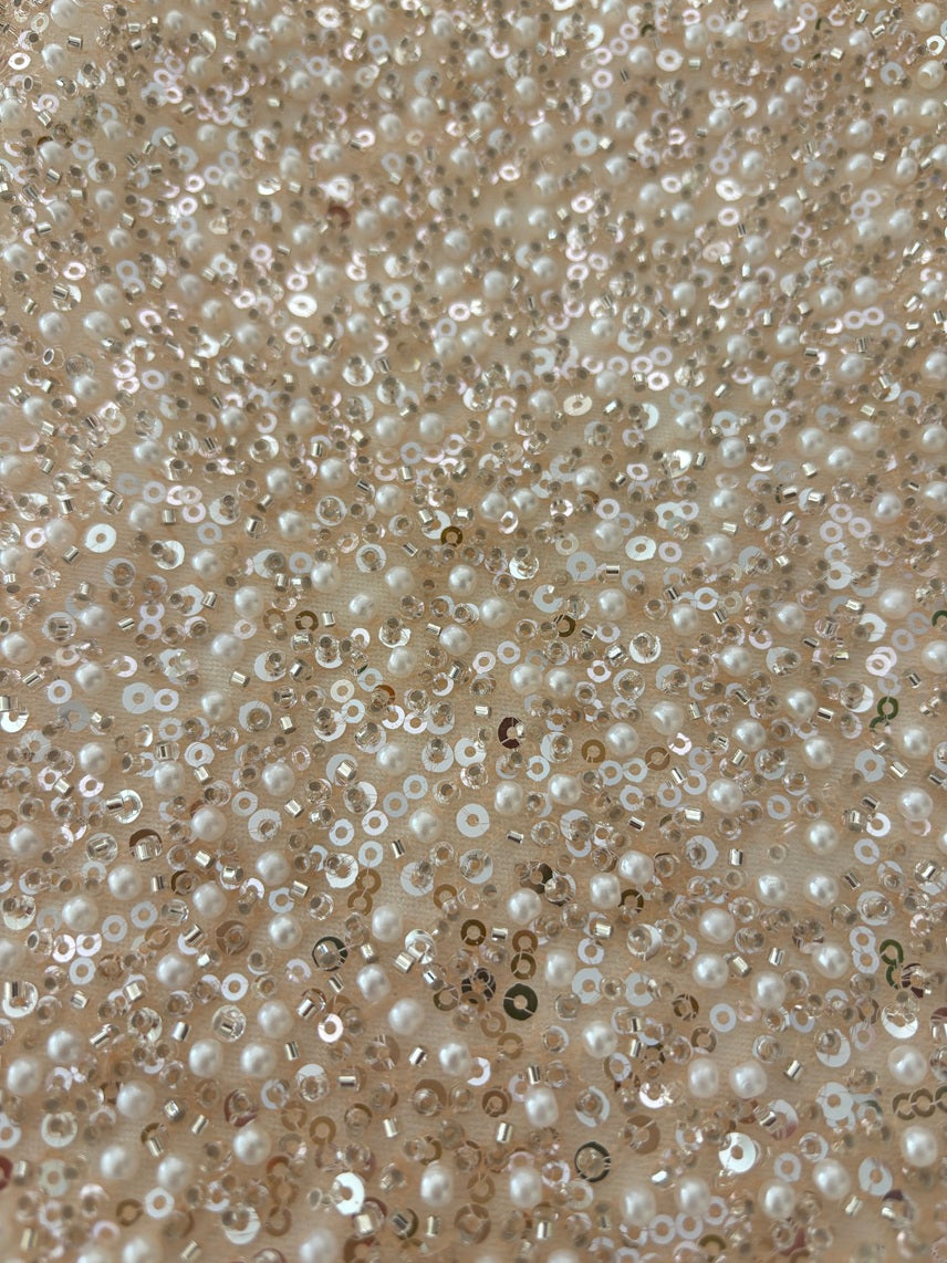 Tule bordado com pedraria R0138