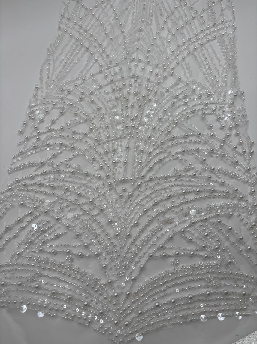 Tule bordado com pedraria R076