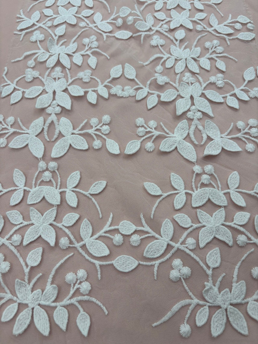 Tule bordado com flores R122