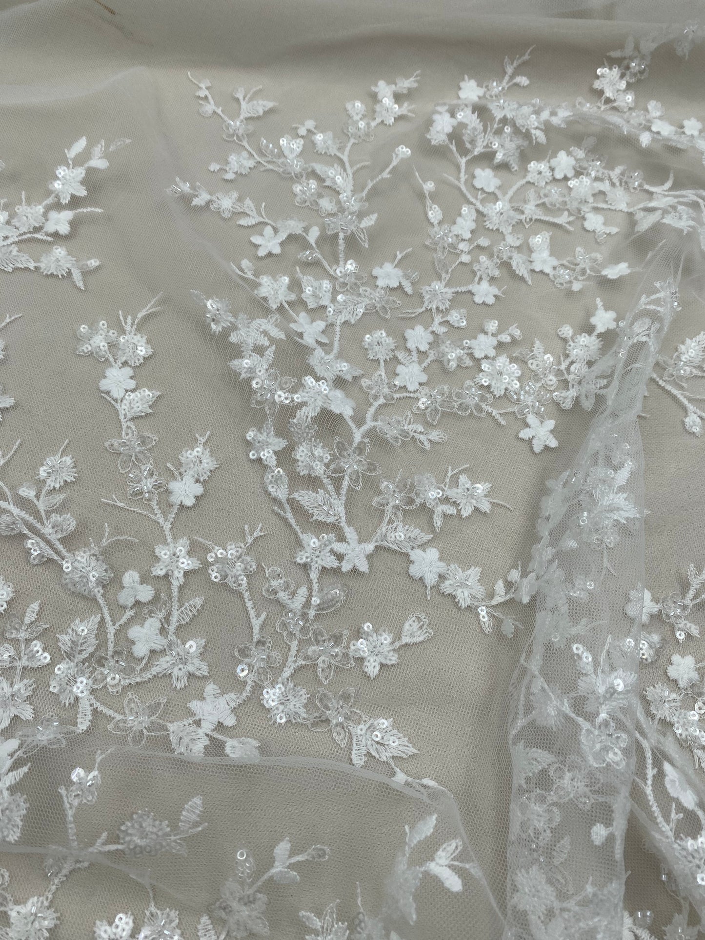 Tulle bordado com pedraria R3820