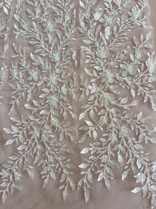 Tule bordado com folhas 3D e pedraria R0013