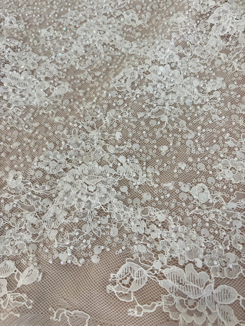 Renda com pedraria R0046