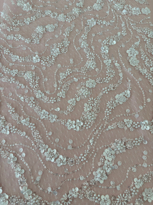 Tule bordado com pedraria R0146