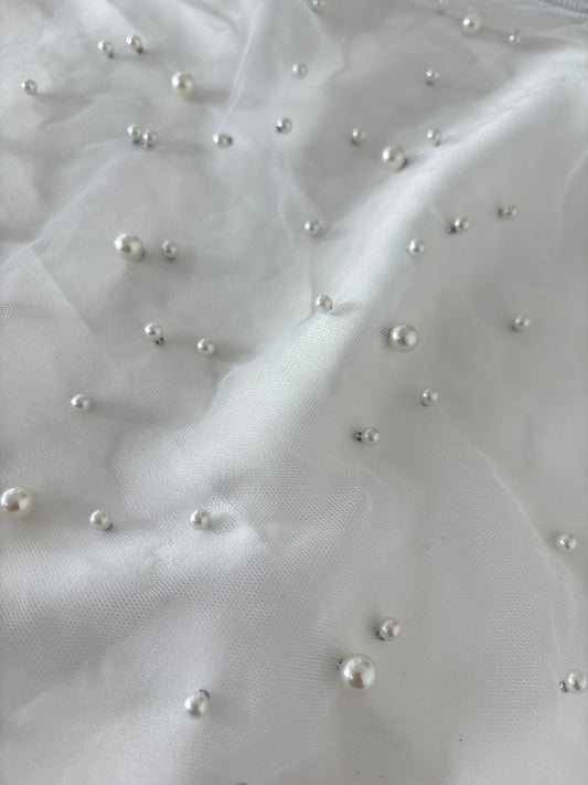 R050 Tulle com pérolas