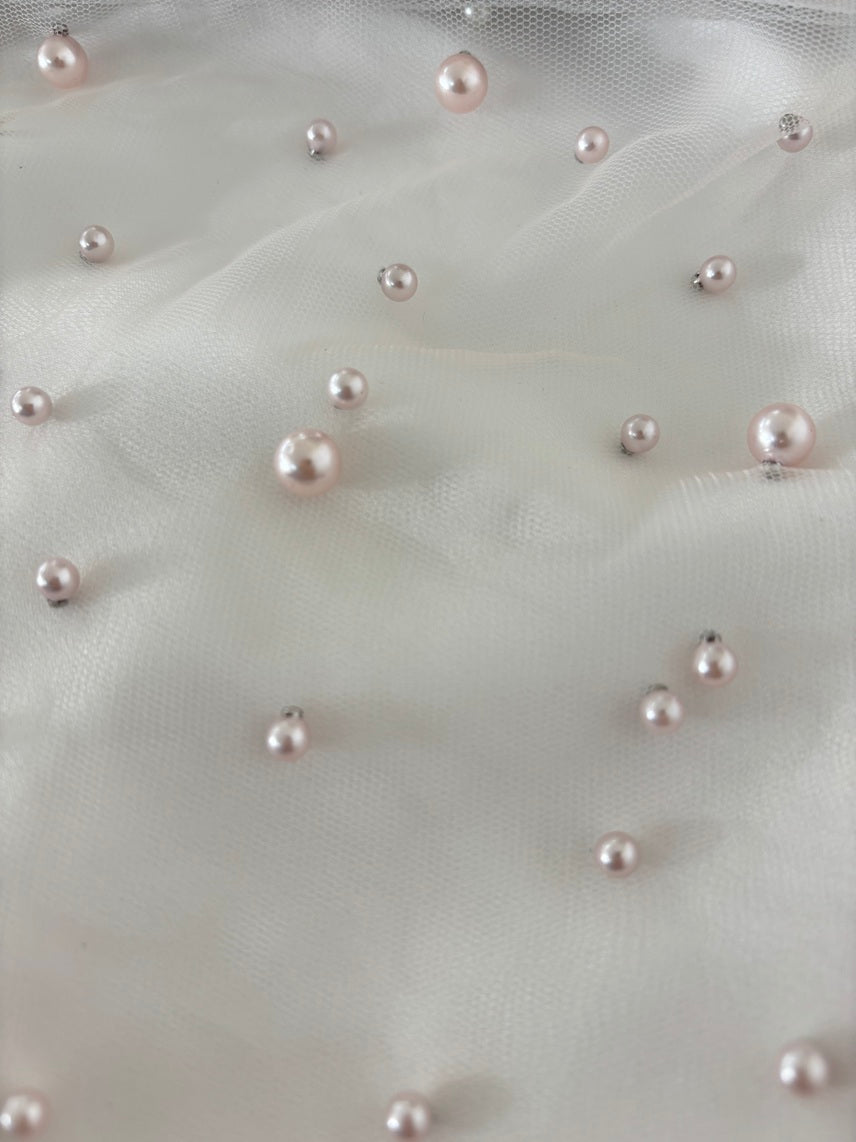 R050 Tulle com pérolas