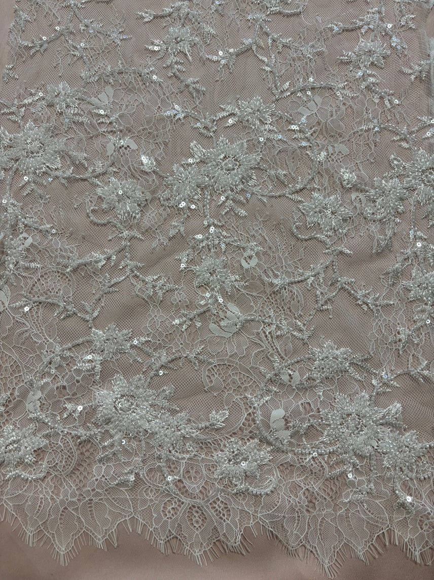 Tule bordado com pedraria R067