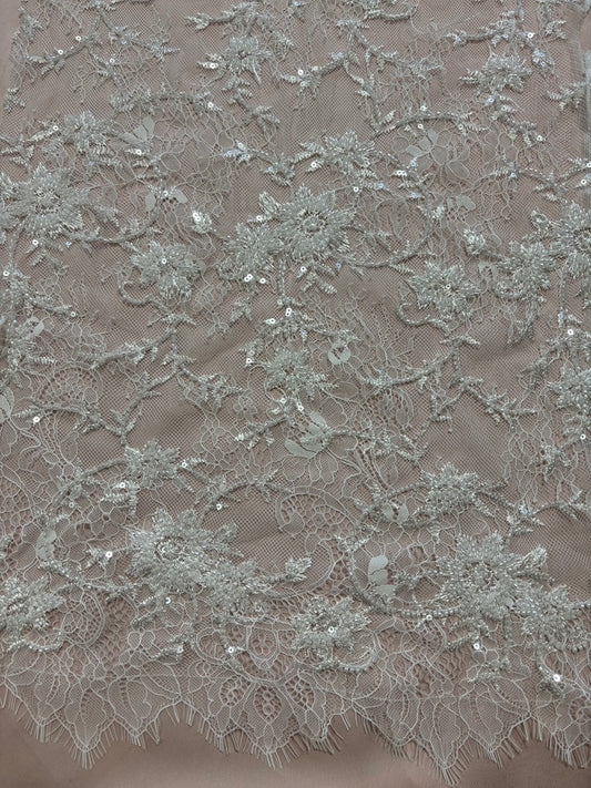 Tule bordado com pedraria R067