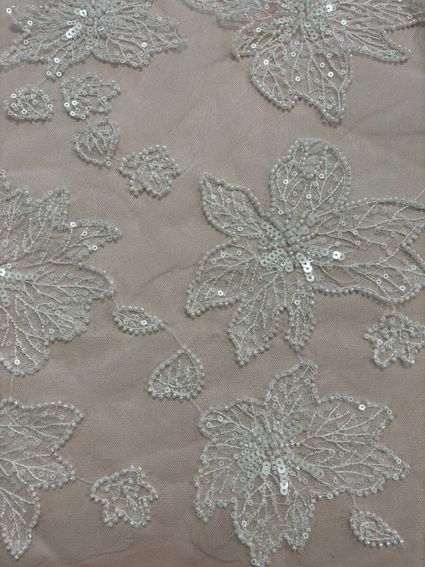Tule bordado com pedraria R068
