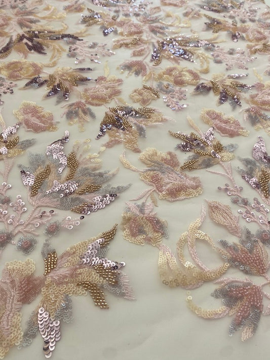 Renda bordada com pedraria