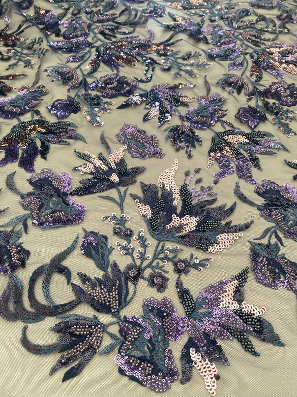 Renda bordada com pedraria