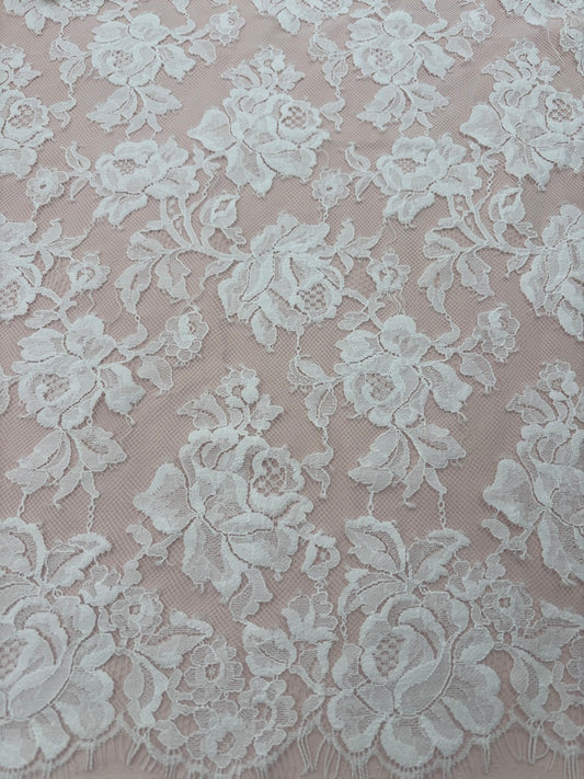 Dentelle fine florale R124