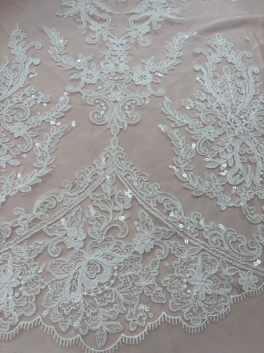 Dentelle avec cordonnet et sequins R126