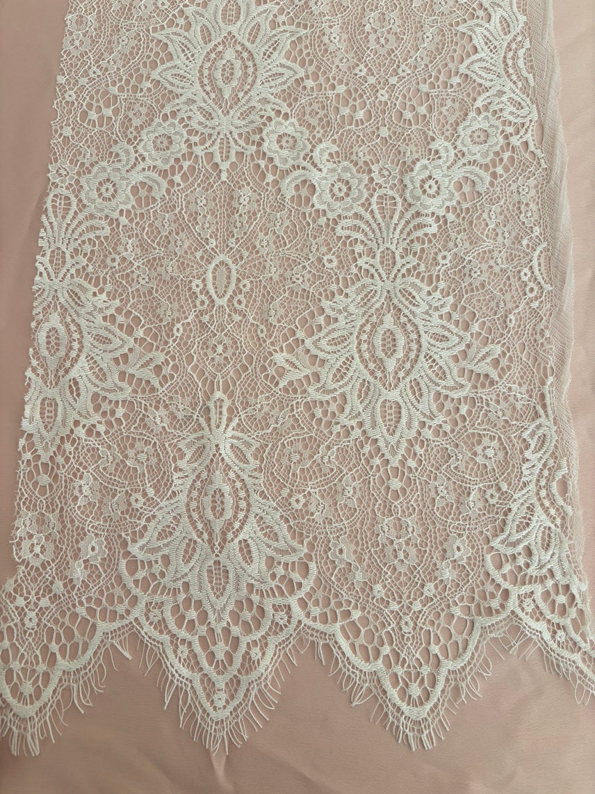 Renda fina R3535