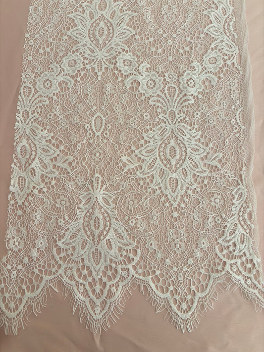 Renda fina R3535