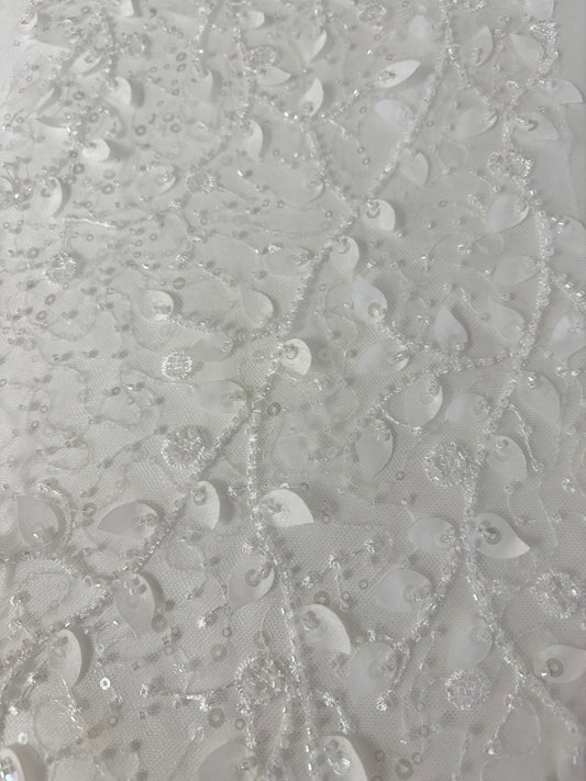 Tule bordado com folhas  R3852